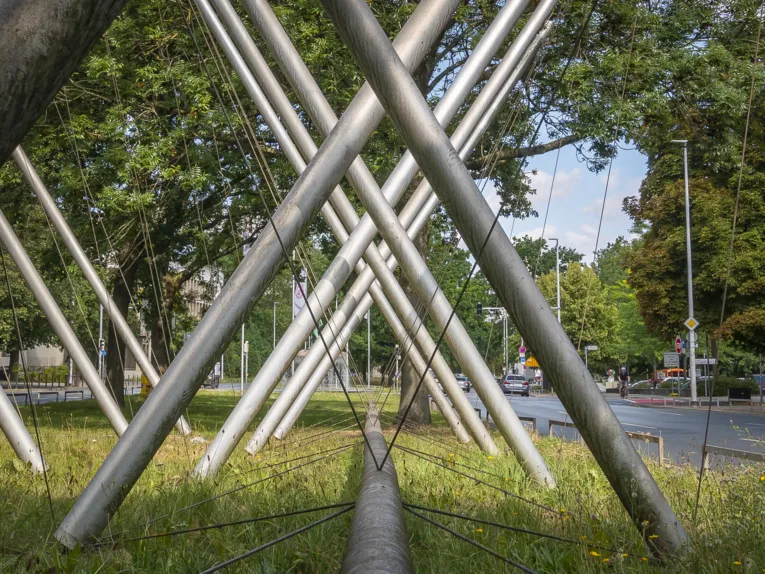 Kenneth Snelson | Avenue K